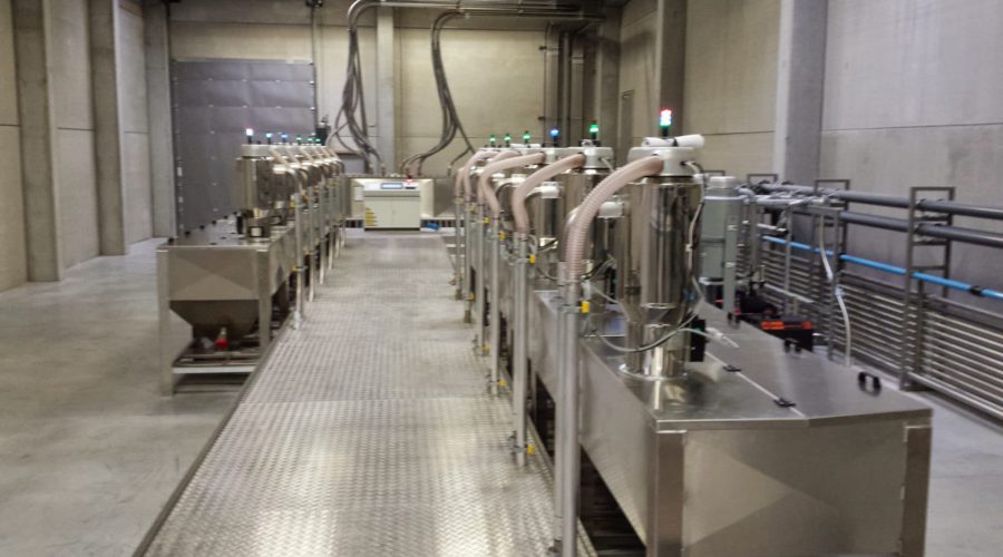 Hopperloaders_aanvoer_van_granulaatkorrels_transport Omsteekstation_granulaatkorrels_transport