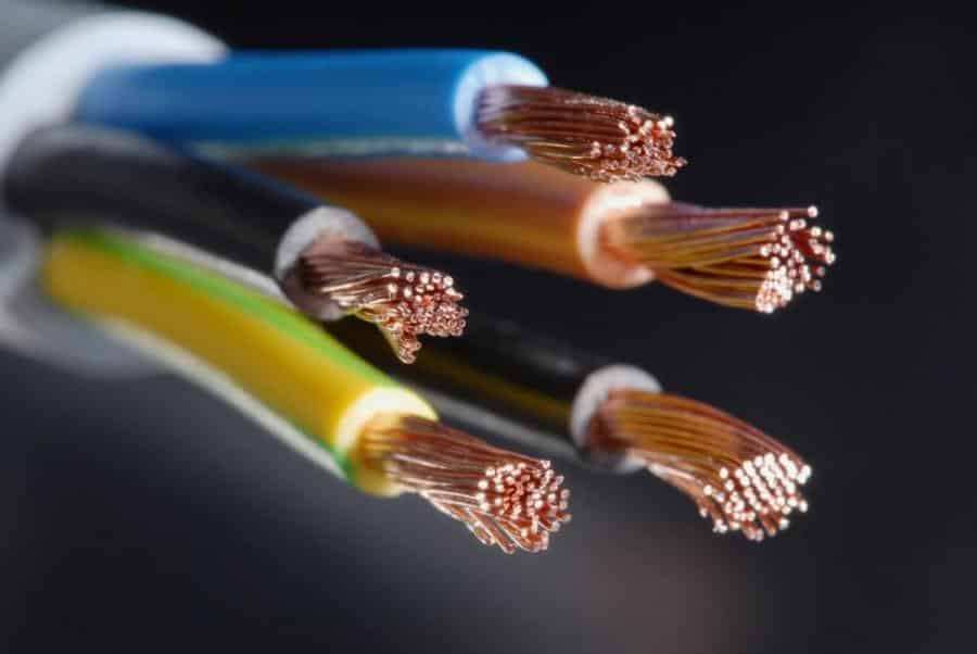 Plastics: ideaal beschermingsmateriaal rond elektrische kabels